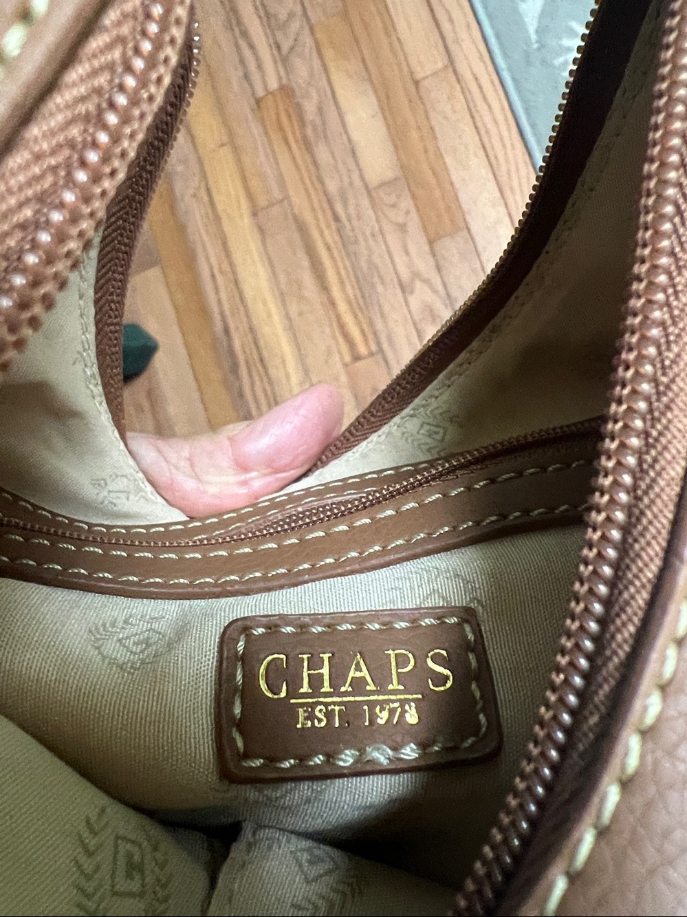 Chaps houndstooth baguette shoulder bag - Picture 3 of 5